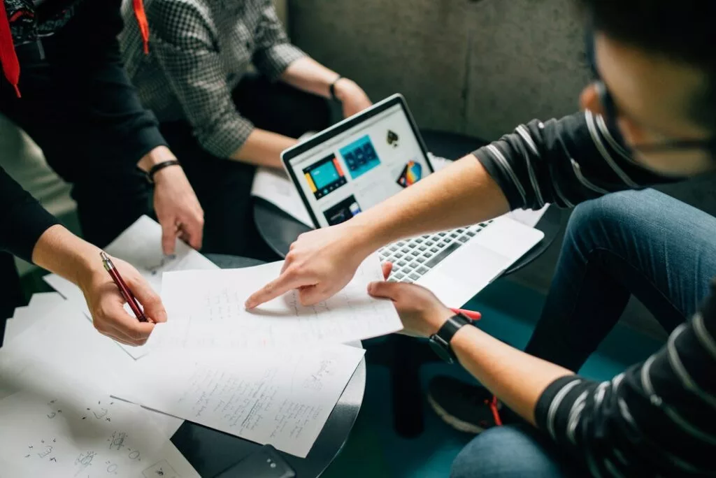 6 Ideas Creativas Para Mejorar El Espíritu De Equipo De Tu Empresa