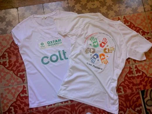 Camisetas blancas personalizadas para una carrera solidaria
