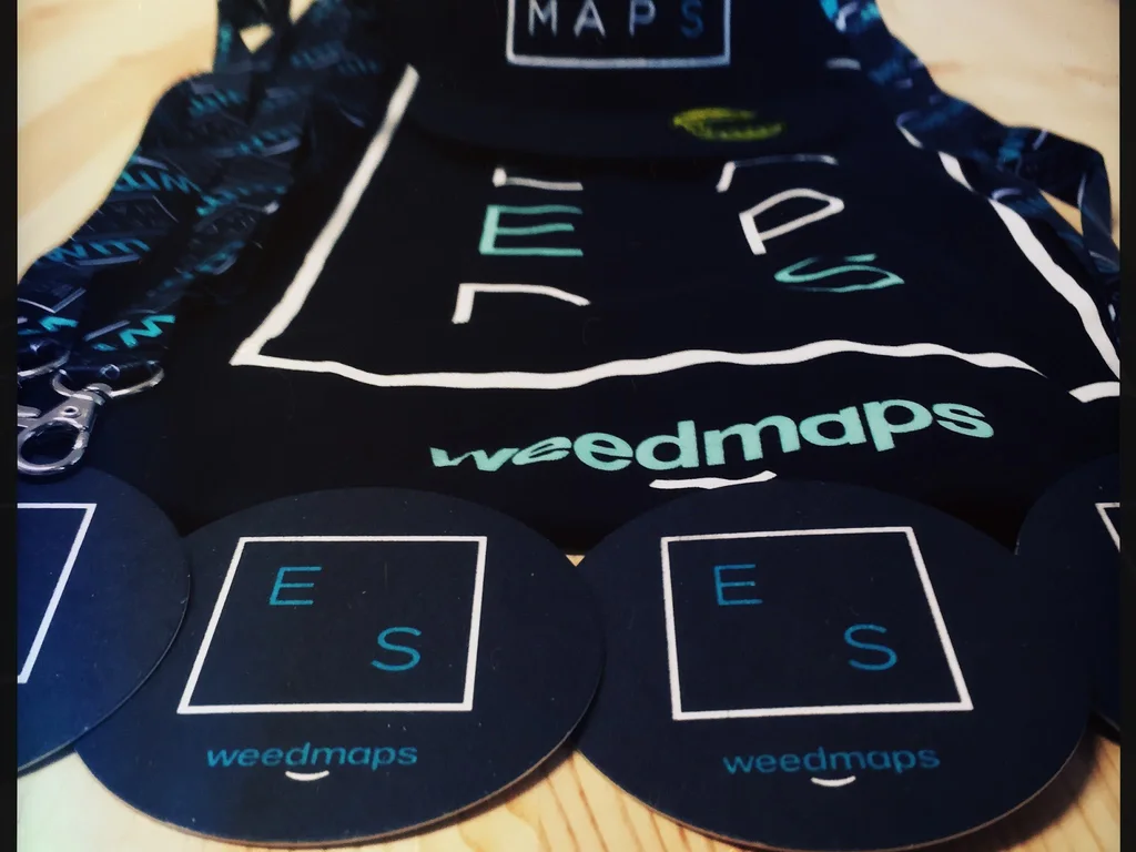 Sudaderas y lanyards personalizados de la campaña