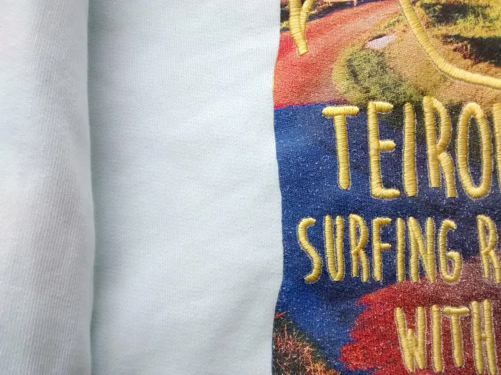 Detalle de la impresión digital sobre la sudadera