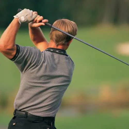¿Por qué personalizar ropa para golf con Garment Printing?