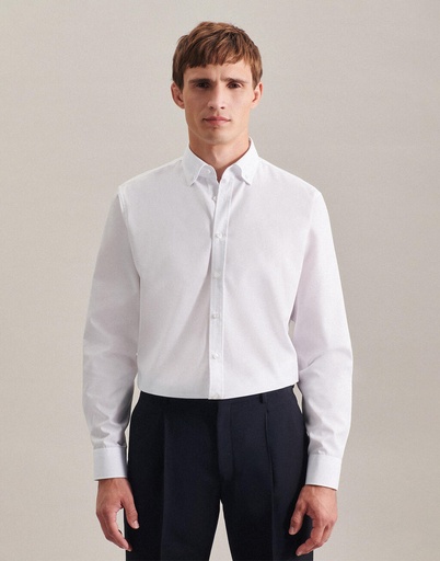 Camisa ajustada y abotonada en cuello Business