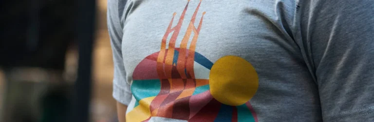 Cómo las camisetas personalizadas potencian movimientos políticos y sociales