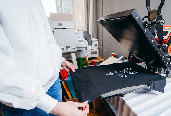 Qué necesito si quiero imprimir camisetas en casa: kit esencial